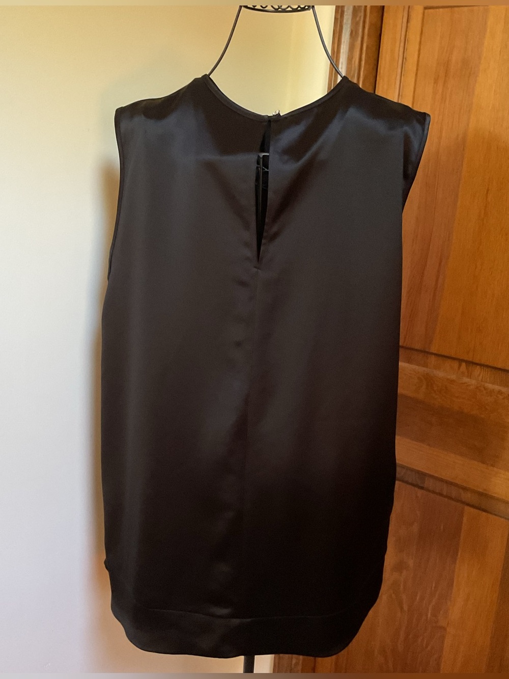 Custom Sleeveless Satin Shell Top - Black, Large - Picture 3 of 5